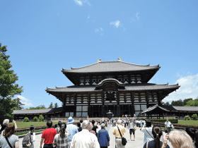 Lots of travelers at Todaiji Temple