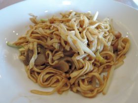 Chomen, fried noodle
