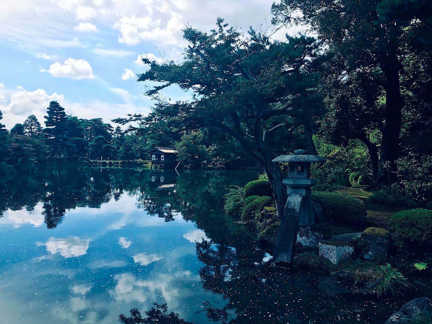 Kenrokuen famous garden in Kanazawa