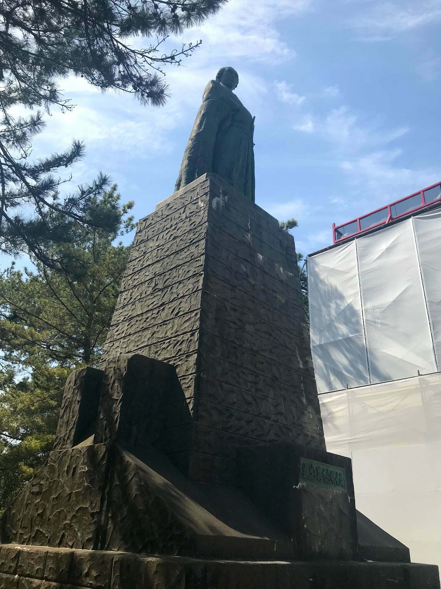 a statue of the local samurai hero Sakamoto Ryoma