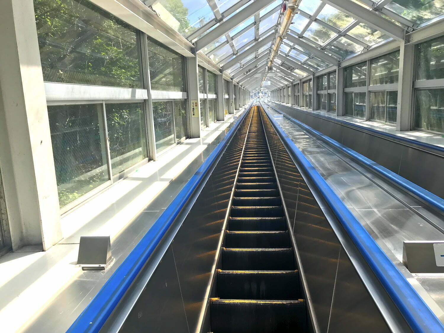 Long escalator