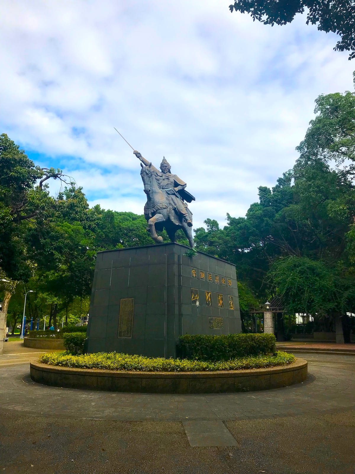 The statue of Yue Fei in Linsen Park